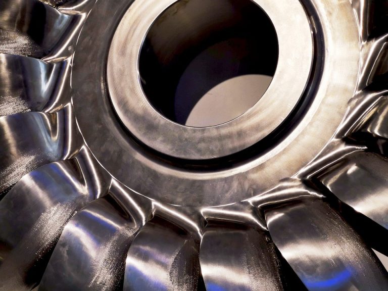 Jak-dziala-technologia-waterjet-i-dlaczego-jest-tak-skuteczna-w-cieciu-roznych-materiałów